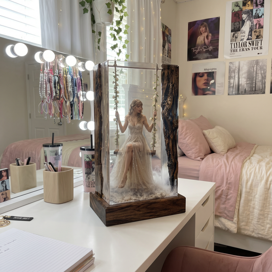 Gracie's Resin Lamps